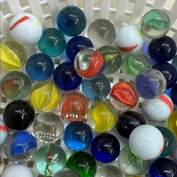 #6 Vintage Marbles Over 100 ESTATE FIND Shooters Iridescent Superman Confetti - Picture 3 of 11